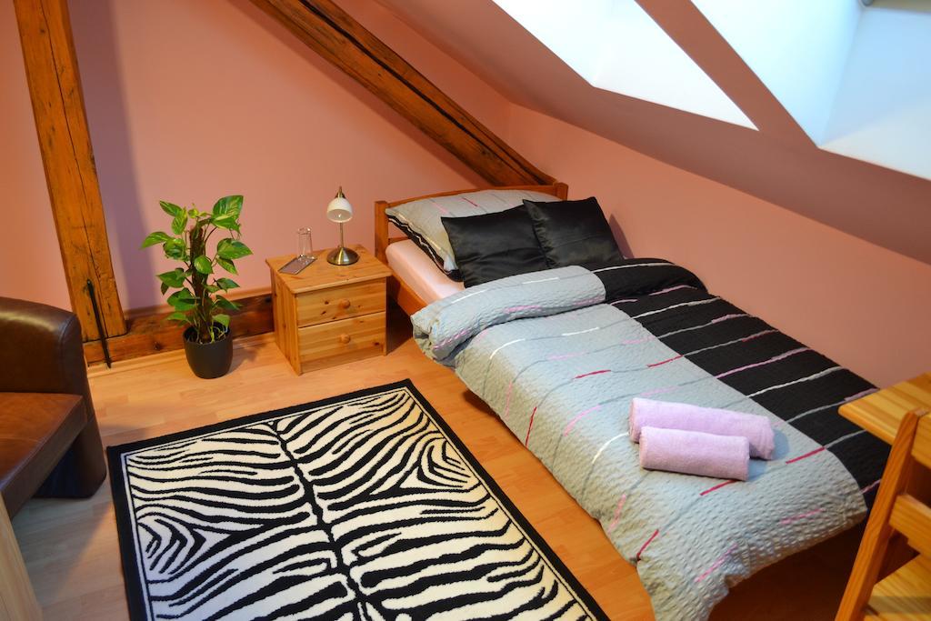 Byron Hotel Zlate Moravce Bilik gambar
