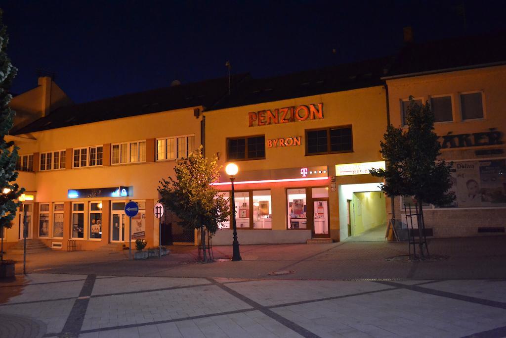 Byron Hotel Zlate Moravce Luaran gambar