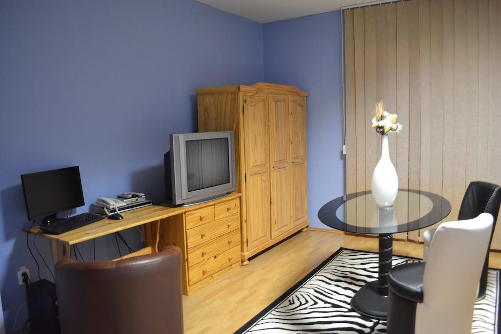 Byron Hotel Zlate Moravce Bilik gambar