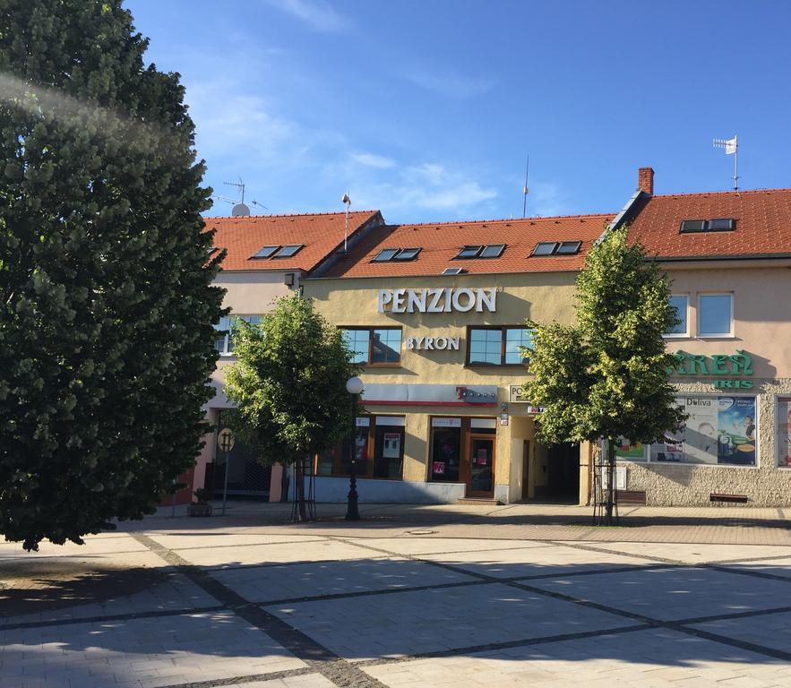 Byron Hotel Zlate Moravce Luaran gambar